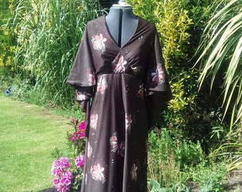 70s plus size! vintage angel sleeve maxi dress