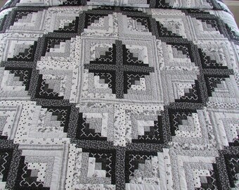ON SALE: Black and White Log Cabin Quilt, Amish Quilt, Patchwork Quilt, Quilted Bedspread, Hand Made Quilt, Modern Quilt, King Size Quilt