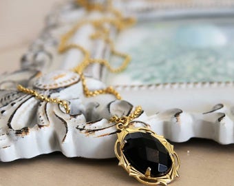 Black Onyx Necklace, Black Onyx Pendant, Brass Necklace Chain, Vintage Pendant Necklace, Vintage Necklace, Onyx Pendant, Vintage Jewelry