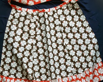 Vintage unused half apron with heart four-leaf