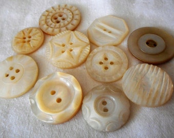 Lot of 10 VINTAGE Carved Iridescent Shell BUTTONS I1