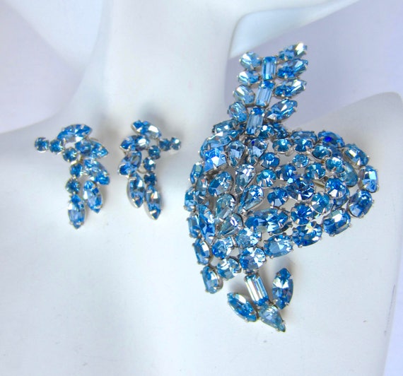 Huge ICY BLuE Heart & Arrow rhinestone PIN/Pendant and EARRINGs Set ~unique, vintage costume jewelry signed "PAT. 967965"