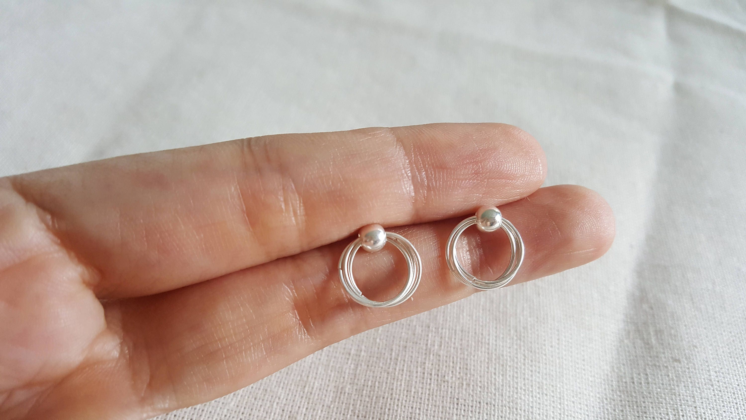 10 mm Circle Overlap earrings Earrings Tiny Silver Hoop