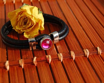 Pink leather mini snap bracelet