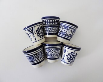 Tasse en céramique bleue de Fès