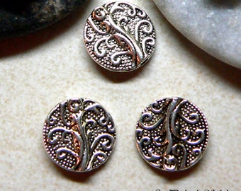 10 round metal beads tree pattern carved color argentee13mm diam.