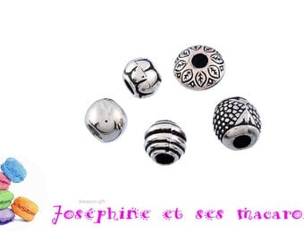 5 acrylic silver beads about 1 cm