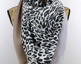 Great 135x135cm Panther silk square scarf