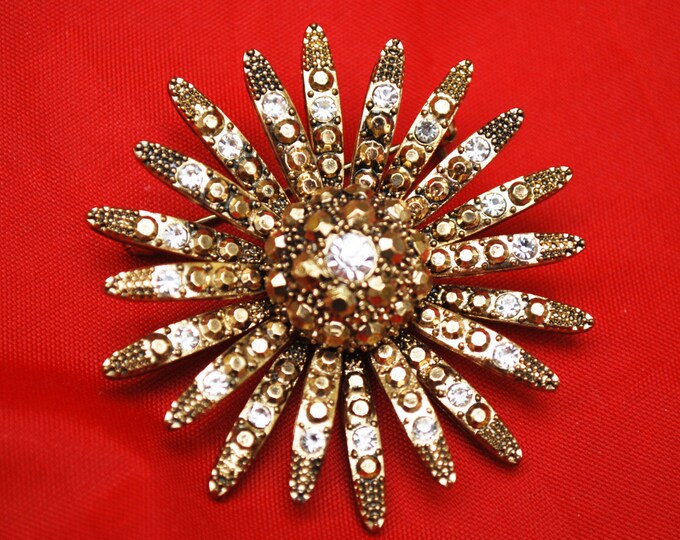 Gold Rhinestone Flower Brooch - Mid Century - Clear rhinestone - Gold metal - Starburst - Atomic Pin