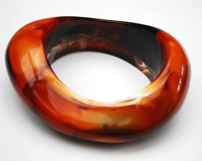 Chunky Lucite Wave Bangle -Brown White Black Marbled - Vintage Plastic - Wide Bracelet