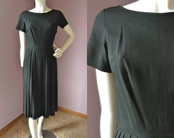 50% Off Closing Shop Sale Vintage 1950's Black Party Dress // Fit and Flare // Short Sleeve Nipped Waist Pleated Skirt // Sz Sm