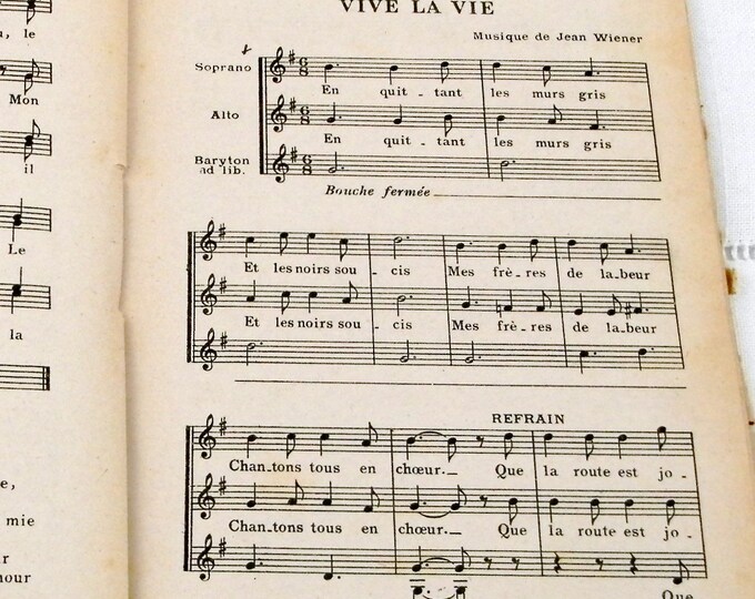 Vintage French Song Book " La Cle des Chants" 100 Songs lyrics Verse and Music Scores from 1940s, Sheet Music from France, Brocante Singing