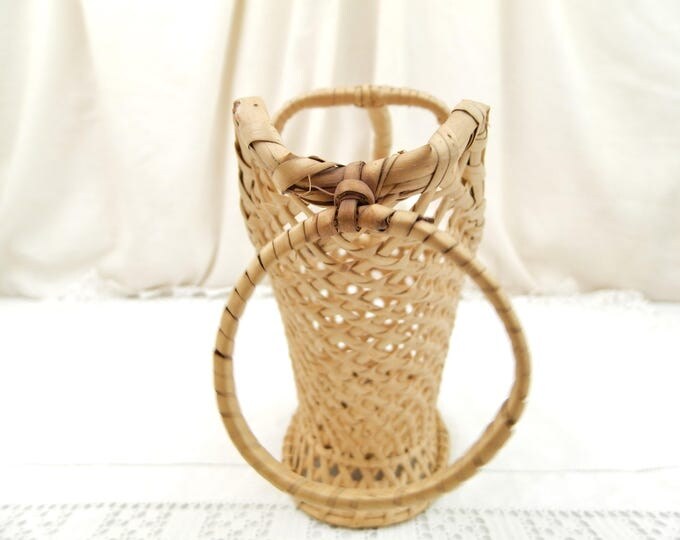 Vintage French Woven Wicker Wine Bottle Holder Basket, Retro Mediterranean Serving Tableware from France, Dinner Party Table Accessory Vintage French Woven Wicker Wine Bottle Holder Basket, Retro Mediterranean Serving Tableware from France, Dinner Party Table Accessory