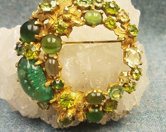 Castlecliff 1950's Green Peridot Art Glass Jellybean Wreath Brooch Pin