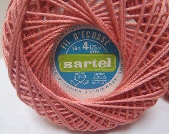 2 SPOOLS OF THREAD OF SCOTLAND A KNIT OR CROCHET