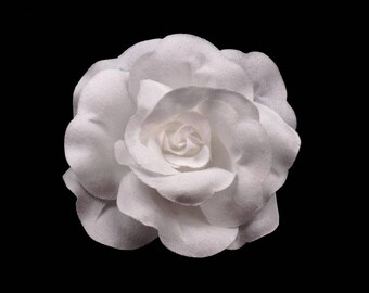 White flower brooch or hair