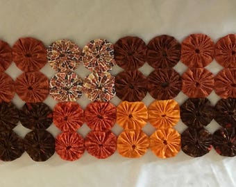 Yo Yo Fall Table Runner