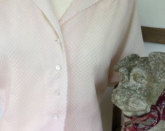 1950/1960s shell pink nylon blouse size 18/20