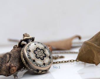 1 Piece Enamel Pocket Watch / Flower Necklace Watch/ Watch Size- 27mm (1.06 inch)/ Chain Length- 80cm (0.87 yard)