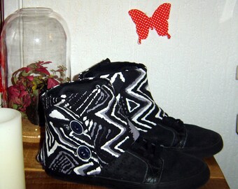 Black and white African patterned leggings
