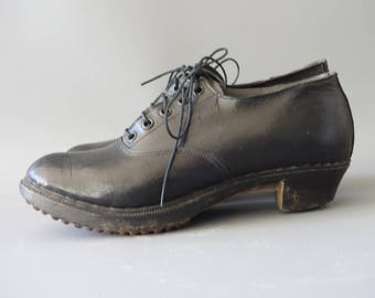 Galoche française | Black brogues with wooden soles and studs | 1910's by Cubevintage | size 38
