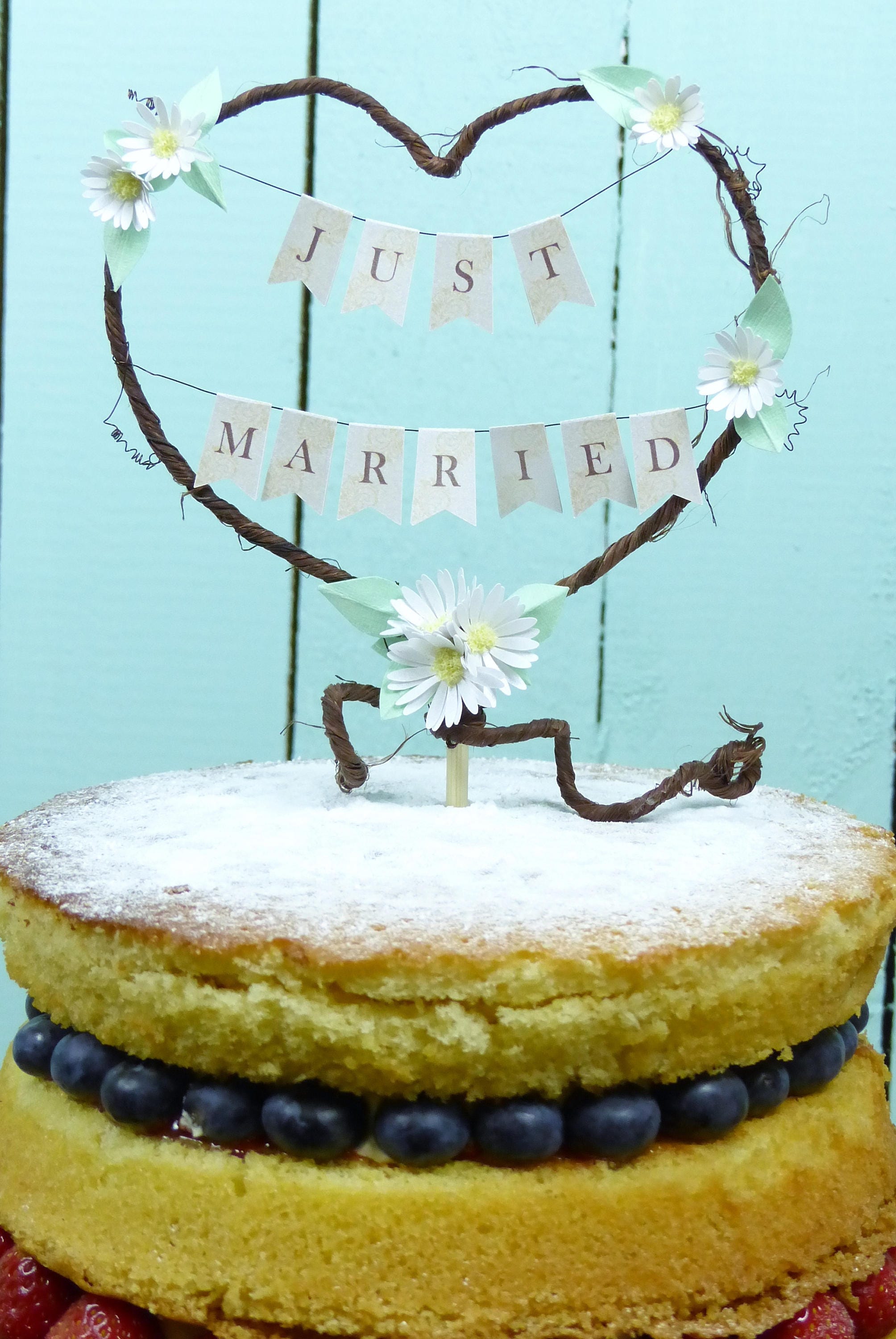 Wedding Cake Topper Just Married Rustic Heart Decoration Daisy Bunting Wedding Cake Topper Just Married Rustic Heart Decoration Daisy Bunting
