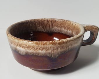 Vintage Hull Brown Drip soup bowl/oversize coffee mug with D-handle. Iconic brown drip glaze.