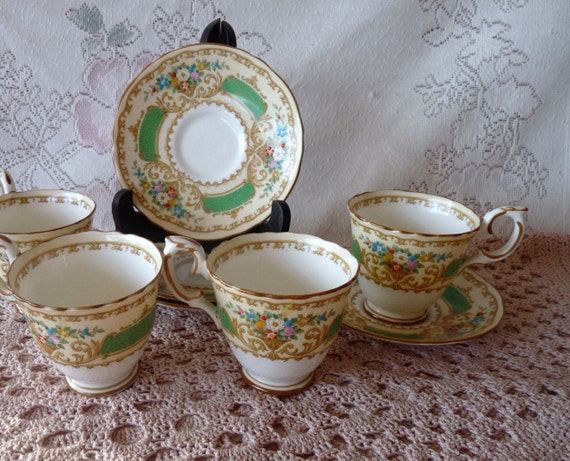 Crown Staffordshire pattern 15645 Lot 3 Two piece