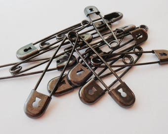 Keyhole pins-black safety pins