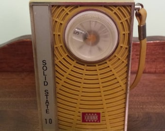 Solid State 10 Ross Portable Radio Model RE-62
