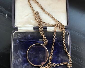 A 9 ct gold picture holder suspended from a 9 ct gold belcher chain