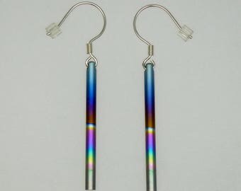Anodized swinging titanium earrings 3mm round bar and 37 mm in length. Anodized titanium and silver earrings.