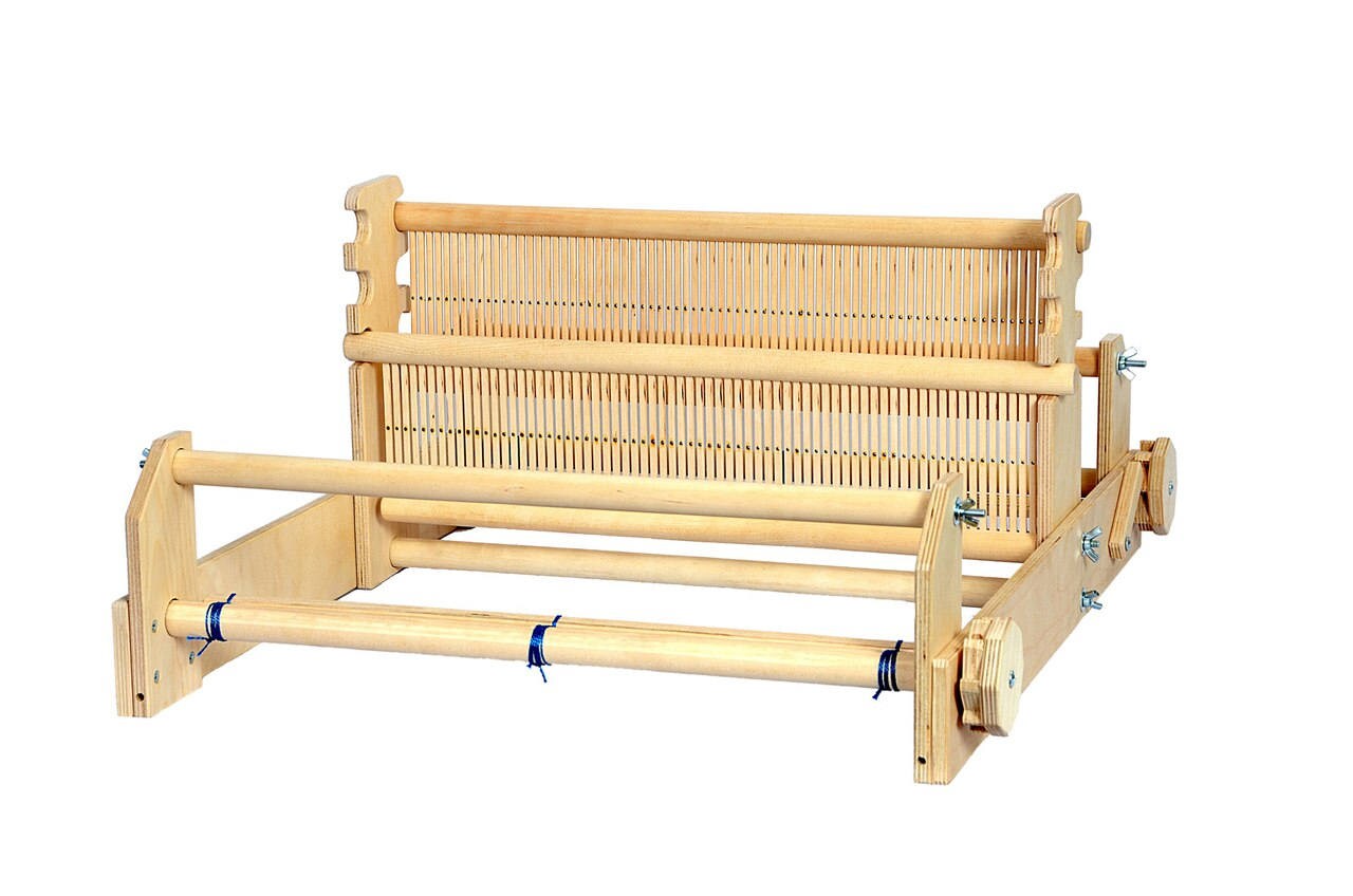 Rigid heddle loom with two reeds
