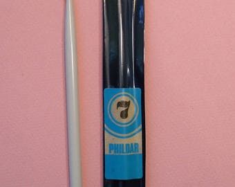 Crochet number 7, plastic, brand Phildar.