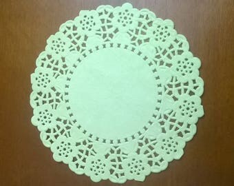 SET OF 40 YELLOW SCALLOPED PAPER DOILIES