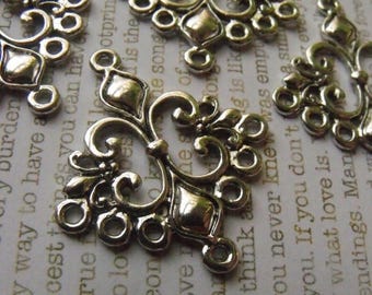 SALE 30% Off Fleur de Lis Connectors Antique Silver Pendants 6 Pcs