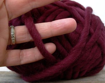 Super grosse laine Gedifra Highland alpaga. vin de prune 2933. 45 g 100 yd. Bordeaux rouge-pourpre luxe tres Epais laine vierge péruvienne