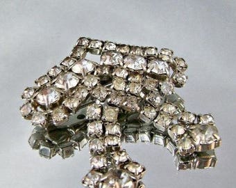 SALE Vintage 1940s Clear Rhinestone Dangling Brooch. Vintage Bridal Brooch. Bride Wedding Dangling