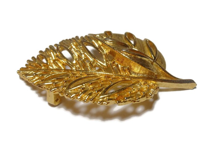 FREE SHIPPING Lisner double leaf brooch pin, gold tone leaves, statement piece, beautifully textured to reflect light, open work leaves