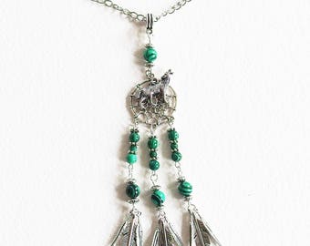 Pendentif Ethnique Animal Totem Loup avec Pierres de Gemmes - Perles Malachite, Métal argenté - Bijou créateur en pièce unique