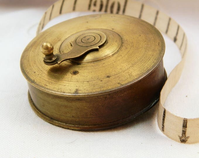 Antique 19 th French Century Brass 10 Meter Retractable Tape Measure, Metal Measuring Instrument from France, Wind Up, Retro Brocante Decor Antique 19 th French Century Brass 10 Meter Retractable Tape Measure, Metal Measuring Instrument from France, Wind Up, Retro Brocante Decor