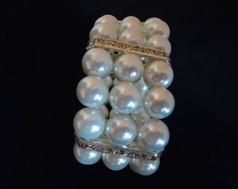 Bracelet triple strand White Pearl glass beads