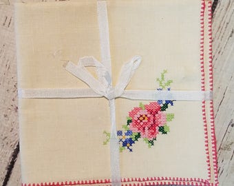 Vintage Embroidered Table Napkins ~Set of 4~ Never Used