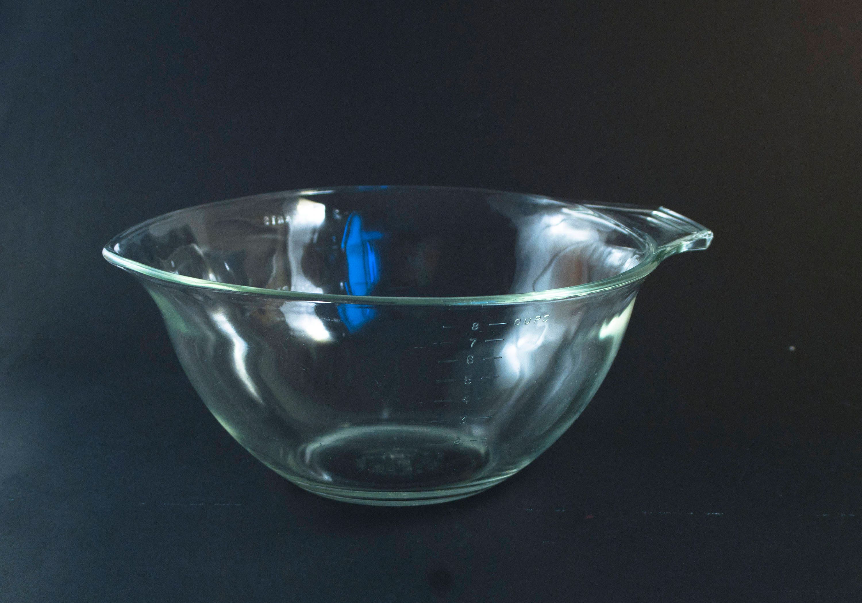 Pyrex Teardrop Mixing Bowl, Clear Glass Pour Spout Measuring