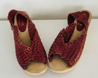 80s Huarache Sandals Oxblood Leather Wedge Sandal Shoes Size 8.5 M 39 40 made in Brazil