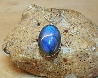 Labradorite pendant. 925 sterling silver. Reiki jewelry uk. Semi precious stone necklace. 25x18mm
