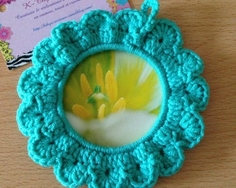 Cute little frame crocheted, green