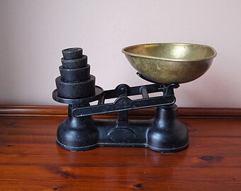 Salter Staffordshire vintage iron market scale with brass pan, kitchen scale, grocery scale.