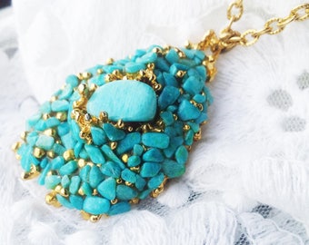 Vintage Turquoise Blue Stone Pendant Necklace - 1970s - Excellent Condition - Special Occasion - Bridal Shower - Wedding