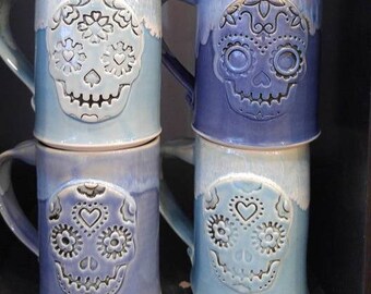 Set Di 4 Sottobicchieri Per Bevande Sugar Skulls - Finitura Lucida Con Retro In Sughero - 9,5 X 9,5 Cm - Regalo Divertente Per Ragazze, Mamme E Sorelle